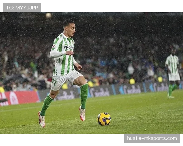 安东尼状态回暖重返巅峰,助球队争冠迎新机遇