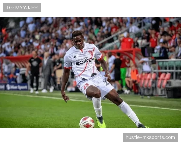 巴洛特利式神勇射门助球队逆转取胜，意大利前锋表现抢眼