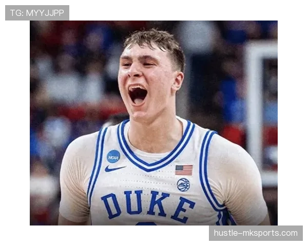 库珀·弗拉格无球跑动制造防守混乱，拉开空间效率显著提升